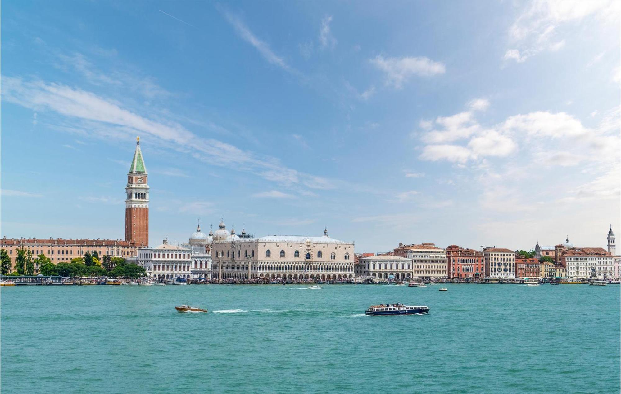 Stunning Apartment In Venezia With Kitchenette エクステリア 写真